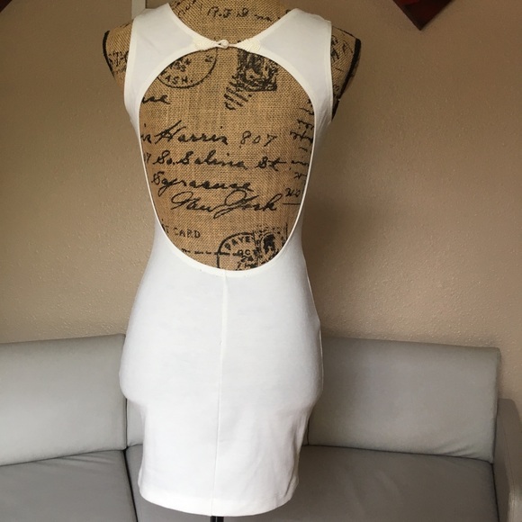 Crotchet w/ Openback White Dress - Picture 7 of 9